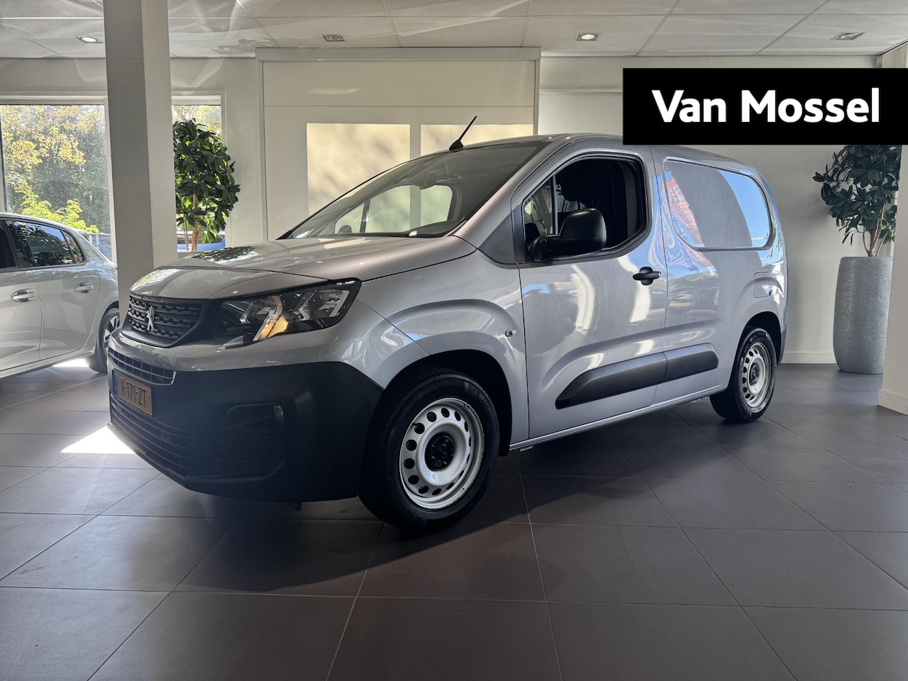 Peugeot Partner - 1.5 BlueHDI Premium | Automaat | Navigatie | Parkeersensoren | Trekhaak - AutoWereld.nl