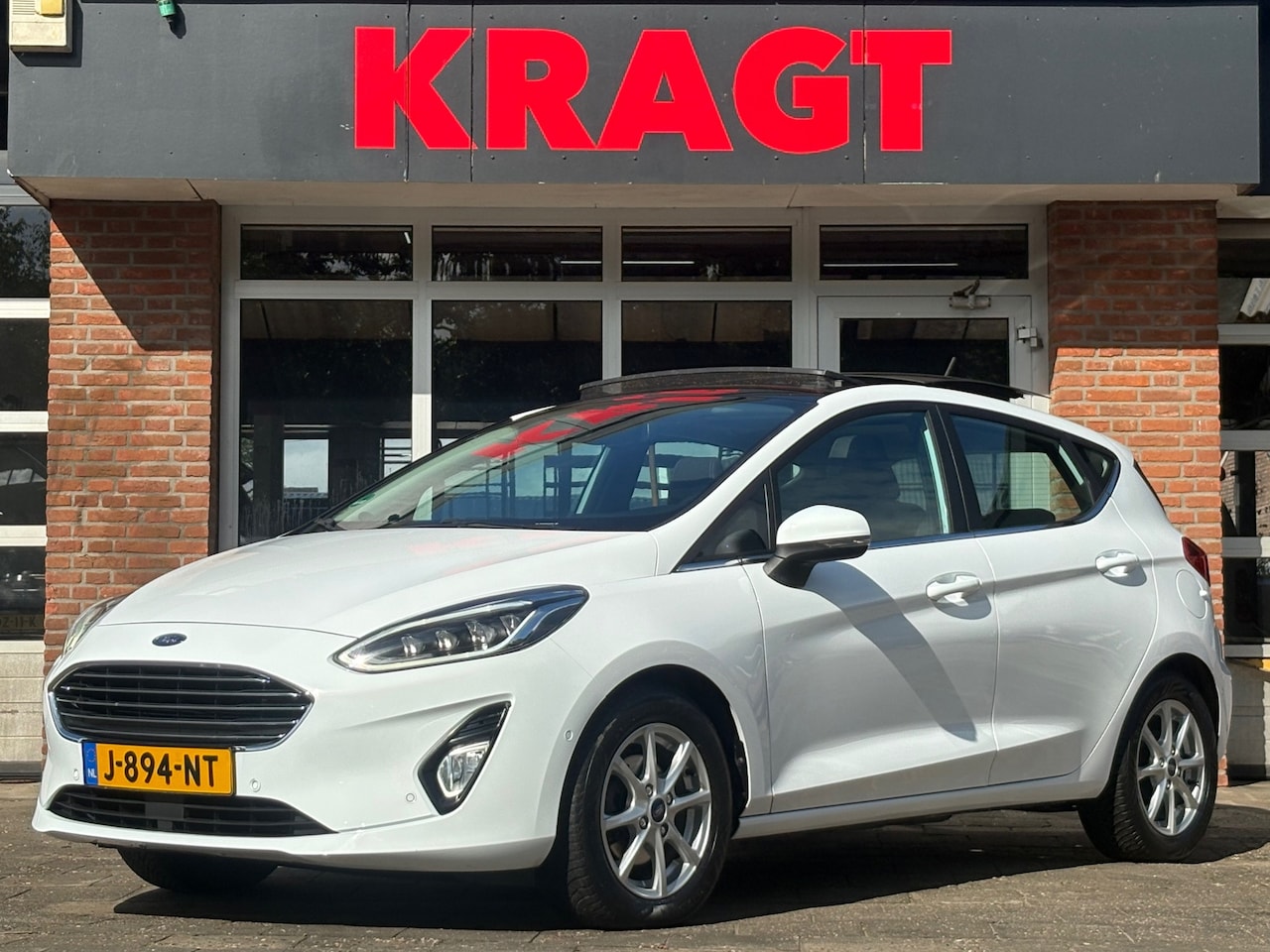 Ford Fiesta - Titanium X 1.0T 95 pk - winteerpack - LED - schuifdak - adap. cruise - nette auto! - AutoWereld.nl
