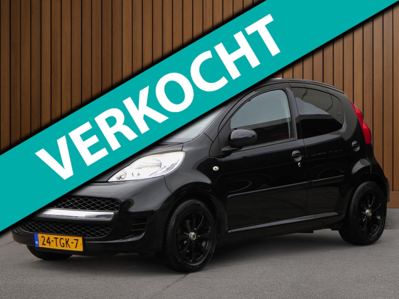 Peugeot 107 - 1.0-12V Black & Silver 5-Deurs | Parkeersensoren | Velours | Airco | Orgineel NL - AutoWereld.nl