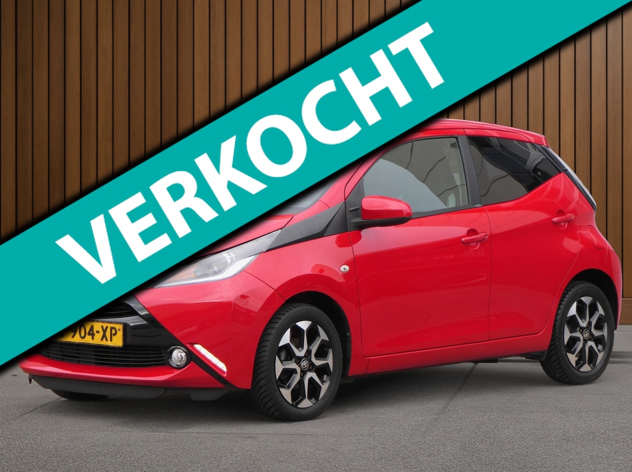 Toyota Aygo - 1.0 VVT-i x-play 5-Deurs | Camera | Airco | Bluetooth - AutoWereld.nl