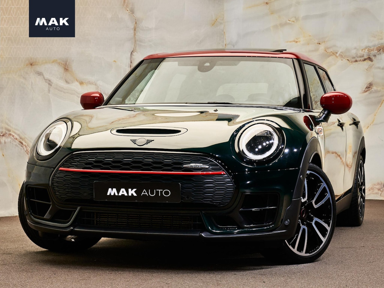 MINI Clubman - 2.0 JCW ALL4 John Cooper Works , pano, JCW-stoelen, 19", H/K, keyless, ACC, camera, privac - AutoWereld.nl