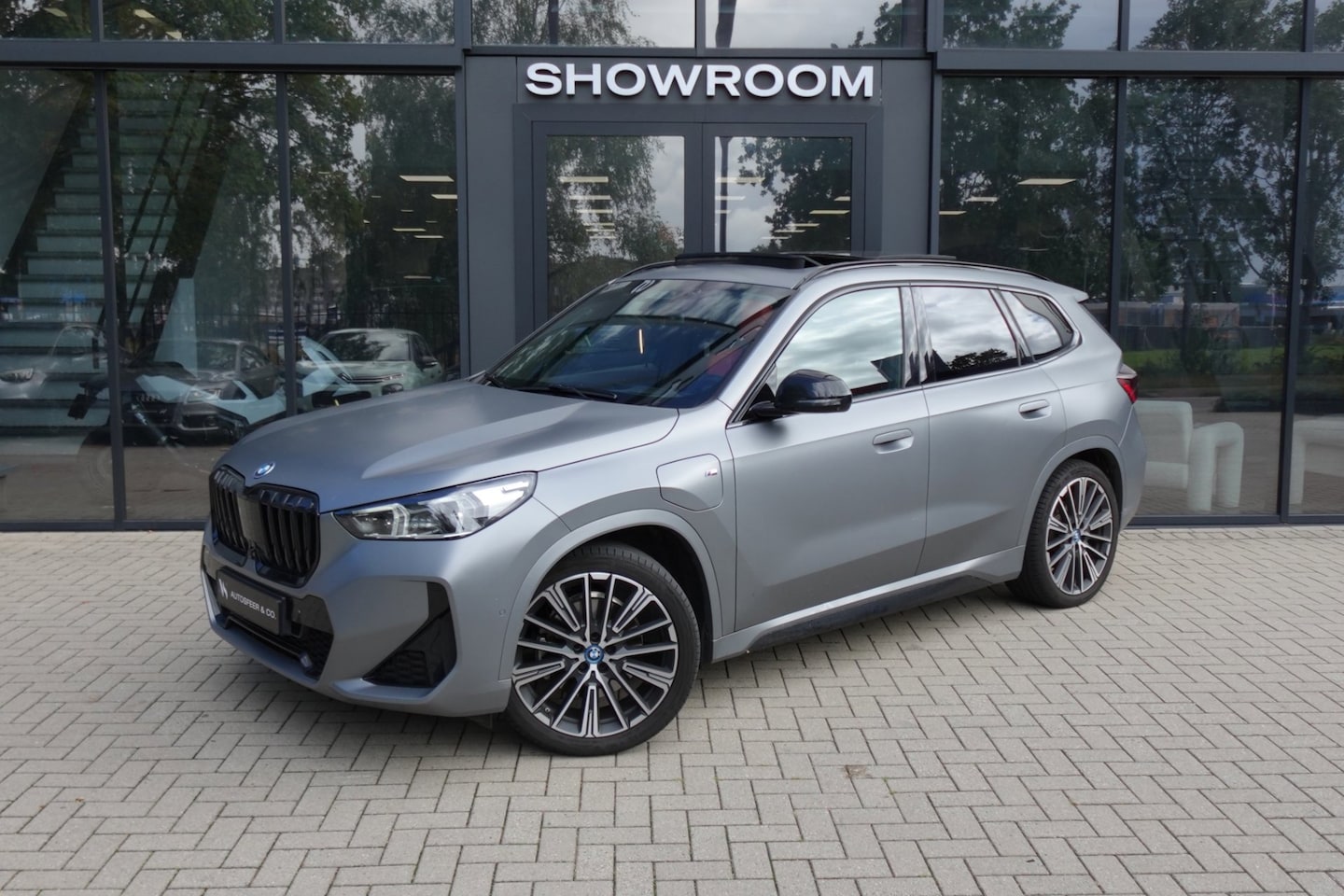 BMW X1 - XDrive30e M-PAKKET PANO HUD 360 - AutoWereld.nl