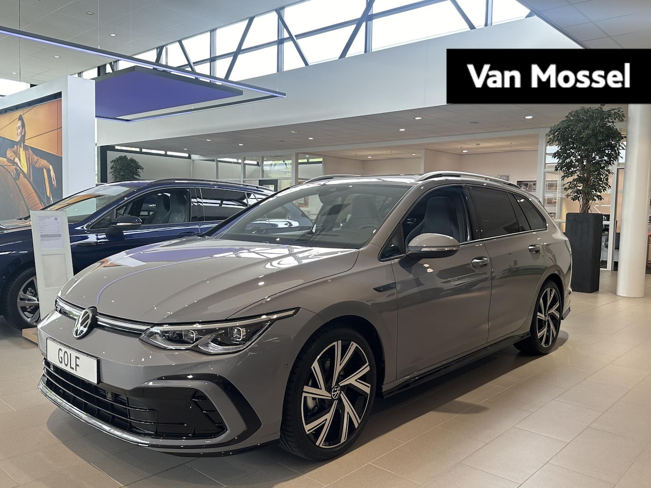 Volkswagen Golf Variant - 1.5 eTSI R-Line Business+ | Panoramisch dak | Harman & Kardon Audio | Camera | Elektrische - AutoWereld.nl