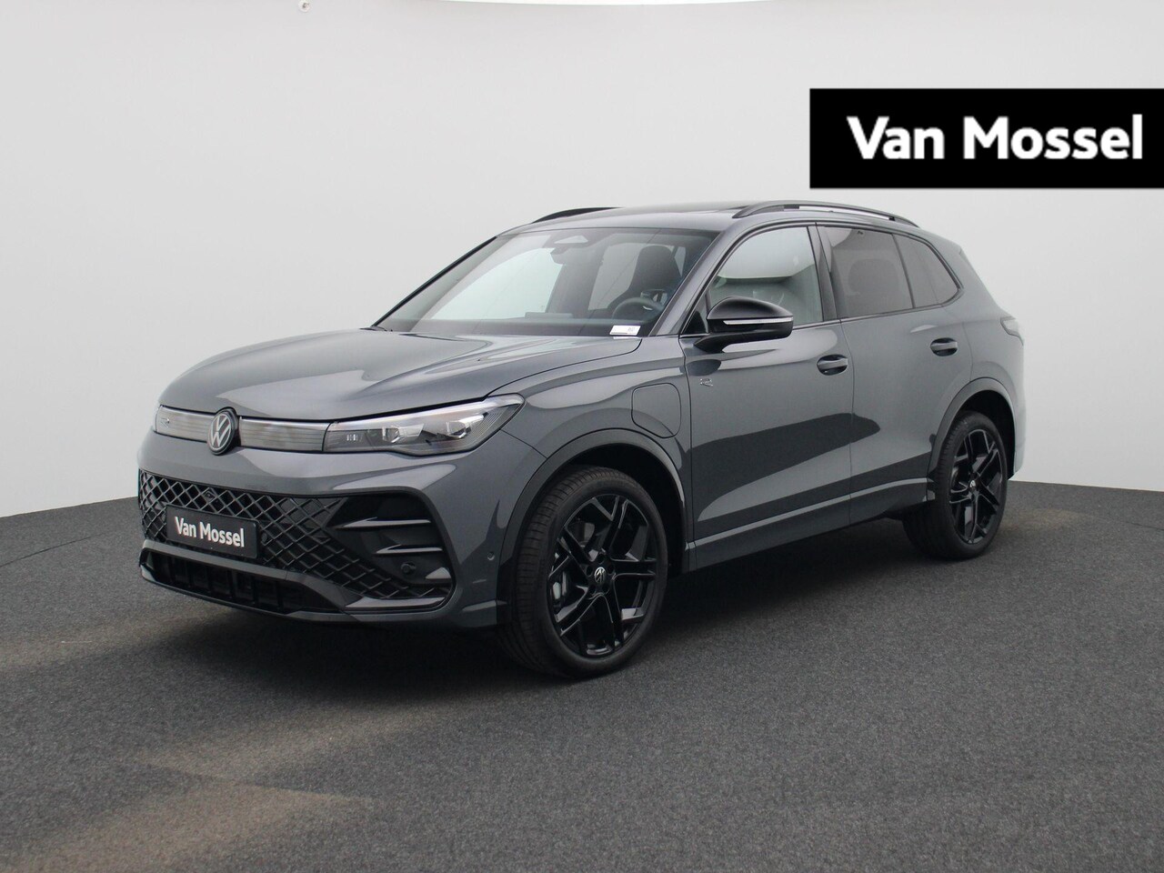 Volkswagen Tiguan - 1.5 eHybrid R-Line Edition 204 PK | Demo | Automaat| Black Style | Panoramisch- en Kantel - AutoWereld.nl