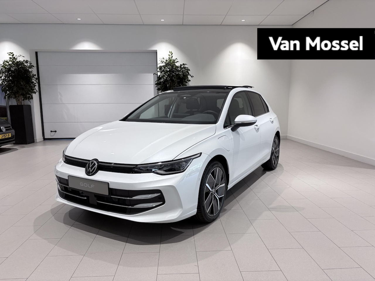 Volkswagen Golf - 1.5 eHybrid Style Edition 204 PK Plug-in Hybrid | Elektrisch uitklapbare Trekhaak | Panora - AutoWereld.nl