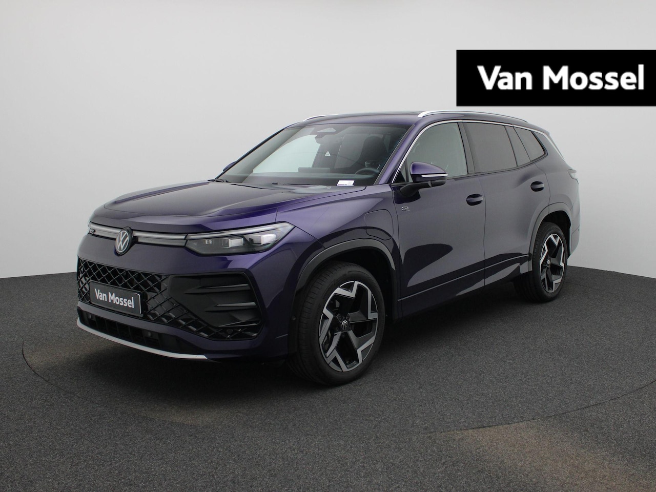 Volkswagen Tayron - 1.5 eHybrid R-Line Edition 272 PK| SoH 100% | Panorama Dak | Trekhaak | Navigatie + (Groot - AutoWereld.nl
