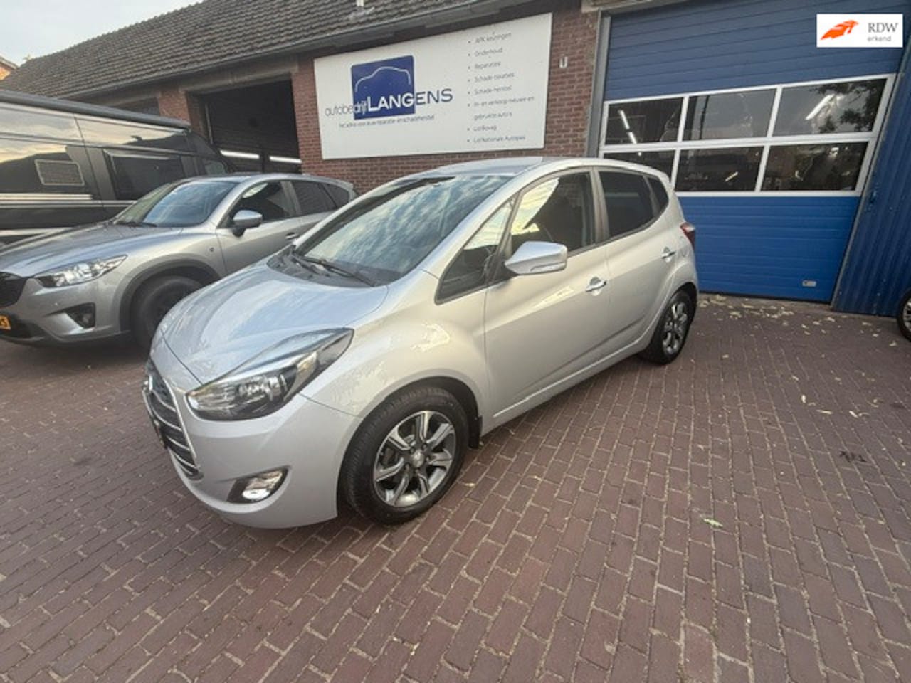 Hyundai ix20 - 1.6i Go! Stuur- en stoelverwarming , PDC Achter, Cruise, Airco enz. - AutoWereld.nl
