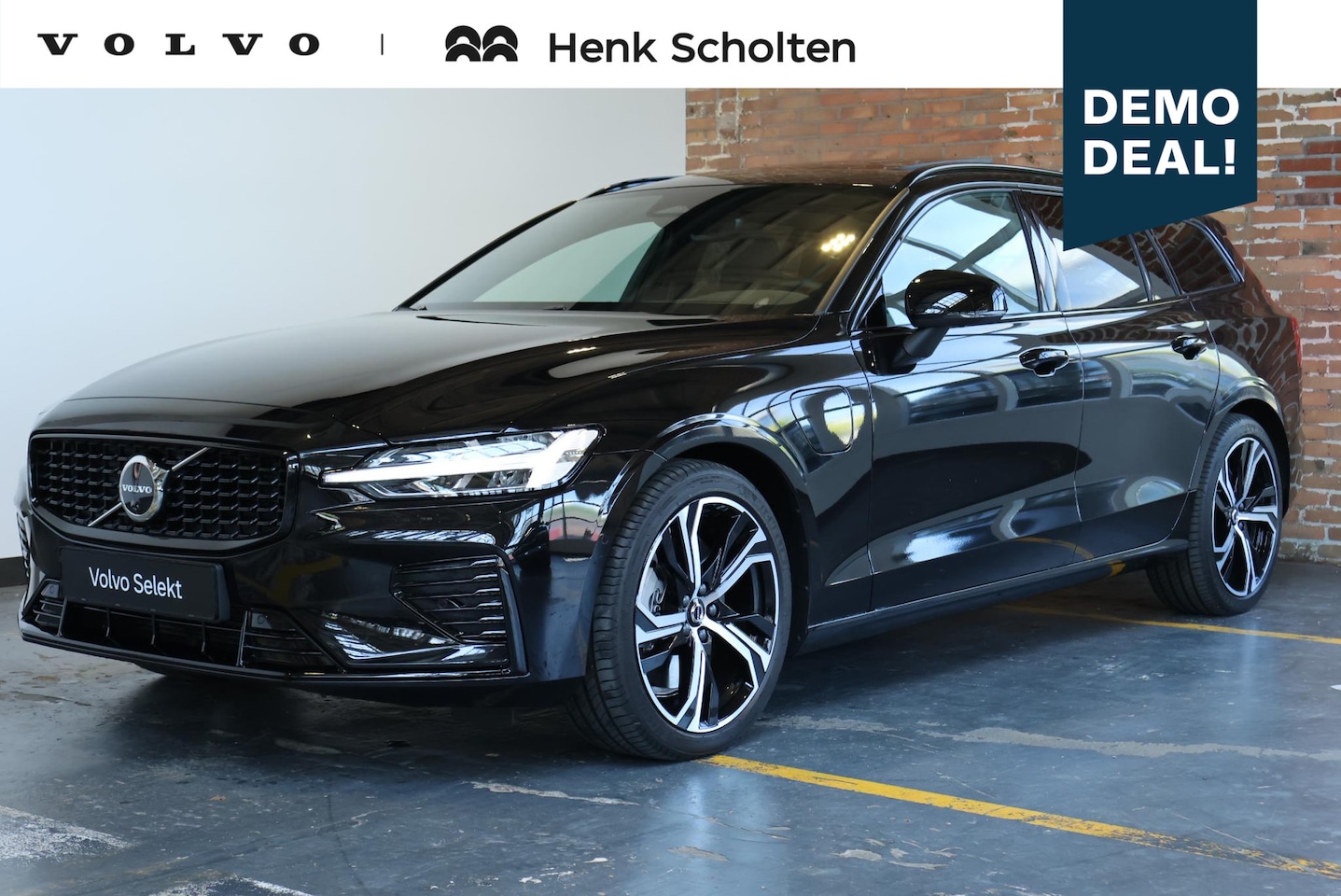 Volvo V60 - T6 Plug-in hybrid AWD Plus Dark | Head-up Display | 360° Parkeercamera | Panoramadak | Sto - AutoWereld.nl