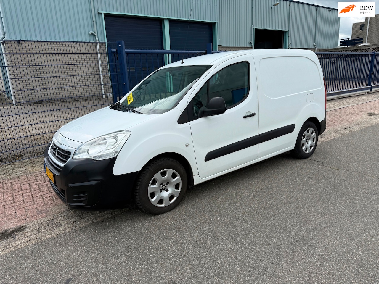 Peugeot Partner - 120 1.6 BlueHDi 100 L1 Première S&S AUT. - AutoWereld.nl