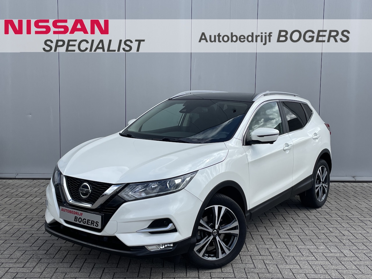 Nissan Qashqai - 1.3 DIG-T N-Connecta Navigatie, Panoramadak, Climate Control, Cruise Control, 360 Camera, - AutoWereld.nl