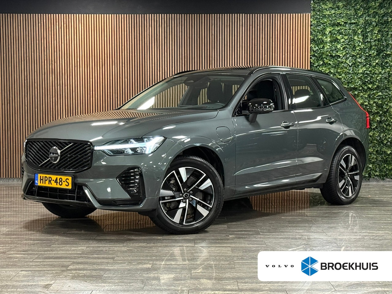Volvo XC60 - T6 AWD Recharge Plus Dark | MY26 Facelift | Schuifdak | Trekhaak | 360° Camera | | Head-Up - AutoWereld.nl