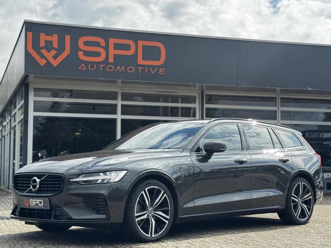 Volvo V60 - 2.0T6 Recharge AWD R-Design|Memory|ACC|H&K|Carplay - AutoWereld.nl