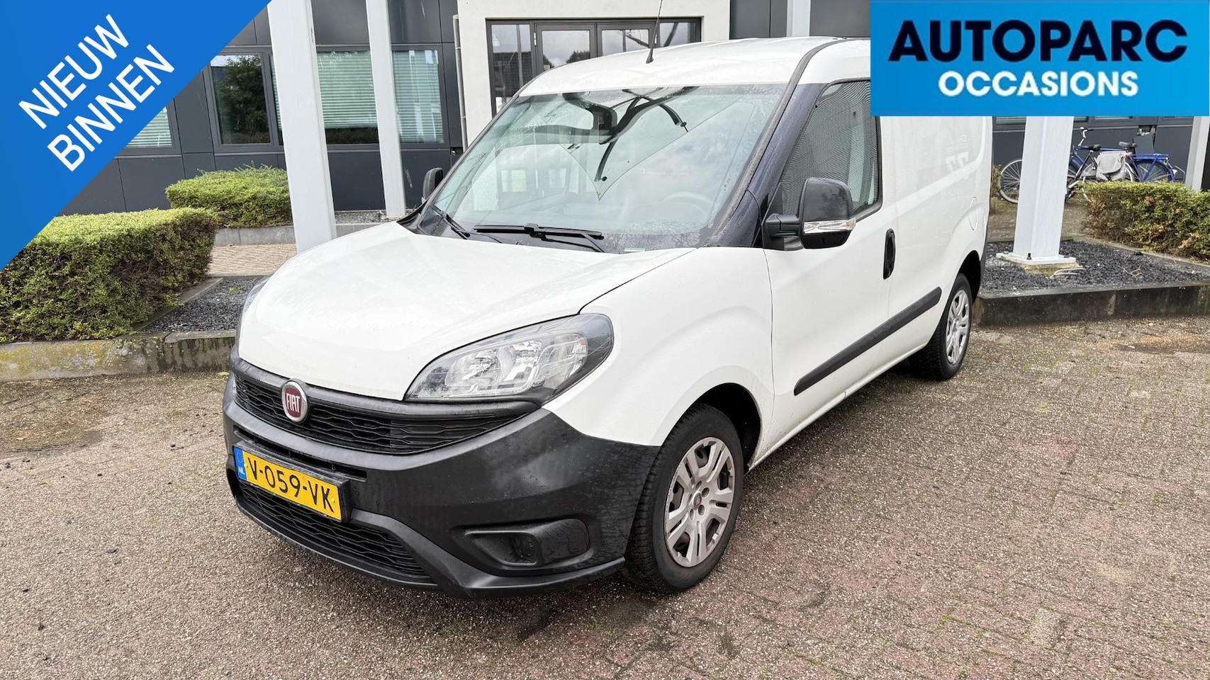 Fiat Doblò Cargo - 1.6 MJ L1H1 ECO JET 1.6 MJ L1H1 ECO JET , AIRCO, 6 BAK, 3 PERSOONS, ELECTR RAMEN, NAVI, EURO 6, ACHTER DEUREN, - AutoWereld.nl
