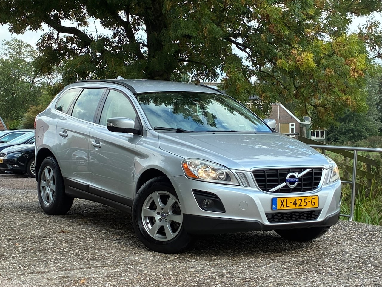 Volvo XC60 - 2.4D AWD Kinetic | Automaat + Cruise + Clima nu € 5.975,-!!! - AutoWereld.nl