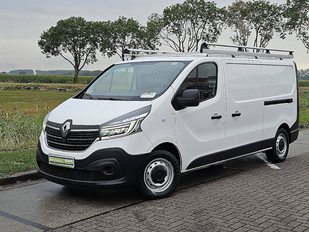 Renault Trafic - 2.0 dCi 120 T29 L2H1 Comfort Cruise control, Airco, Pdc, Navi, 2x zijdeur, Imperiaal, Trek - AutoWereld.nl