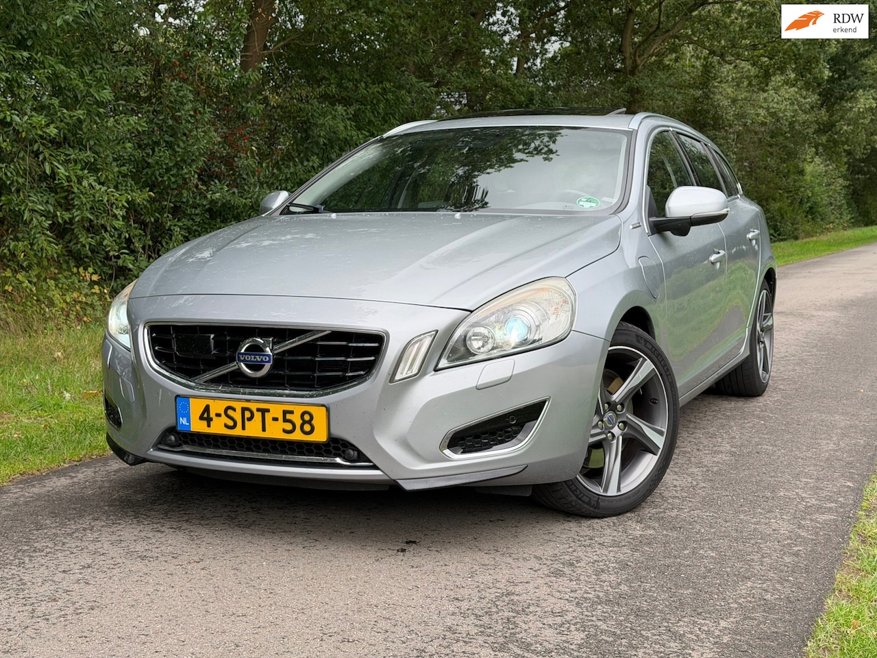 Volvo V60 - 2.4 D6 AWD Plug-In Hybrid Pure Limited | Cruise + Navi Nu € 4.950,- !!! - AutoWereld.nl