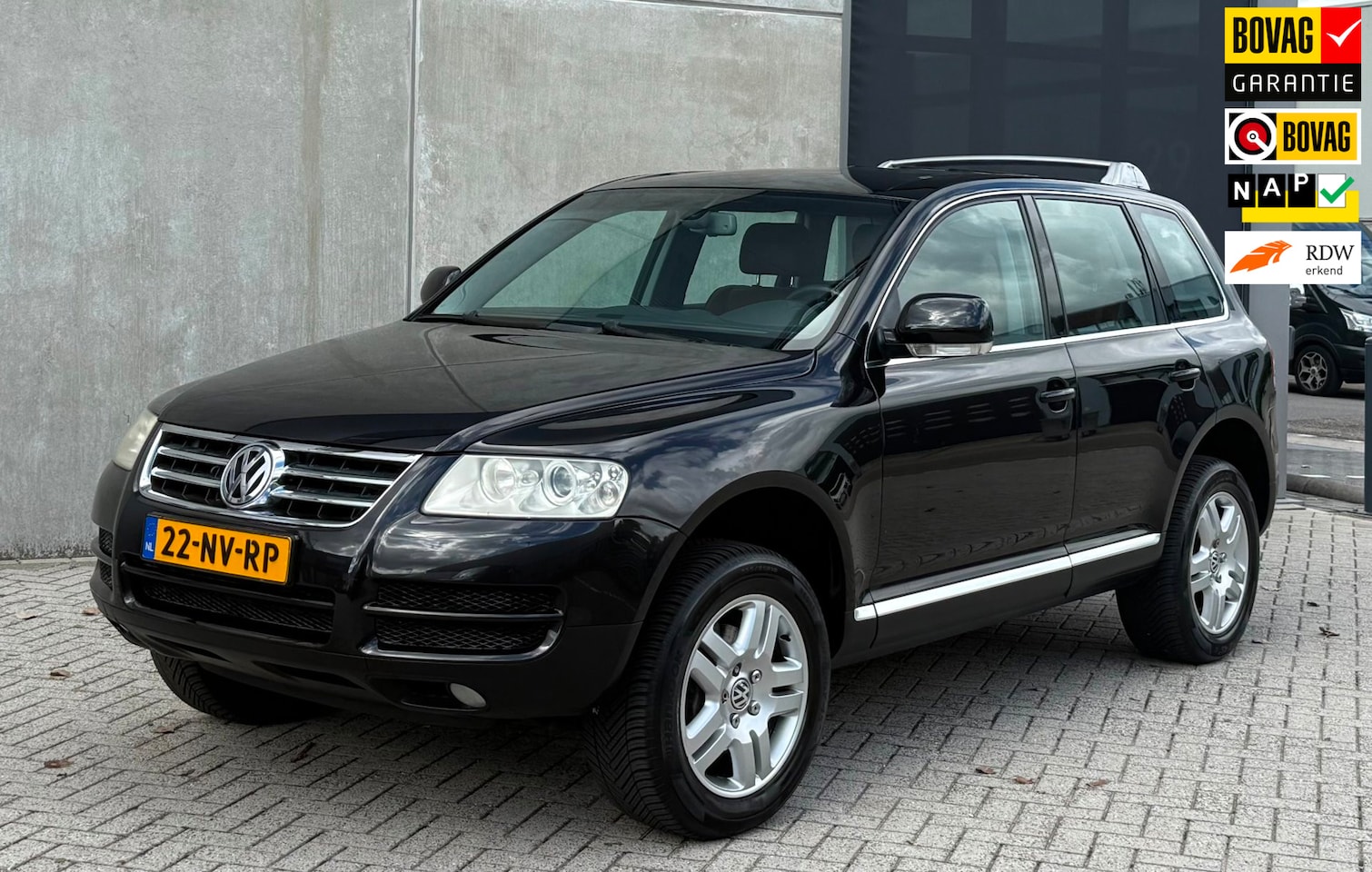 Volkswagen Touareg - 3.2 V6 2004 Zwart 4M|NAP|APK|YOUNGTIMER - AutoWereld.nl