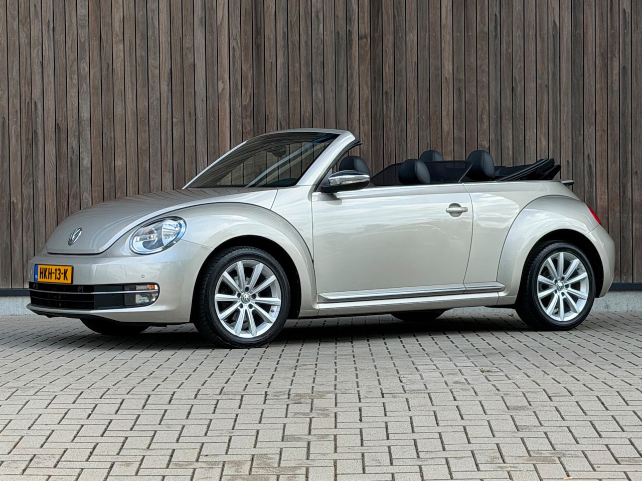 Volkswagen Beetle Cabriolet - 1.2 TSI Design 1.2 TSI Design / NIEUWSTAAT / - AutoWereld.nl