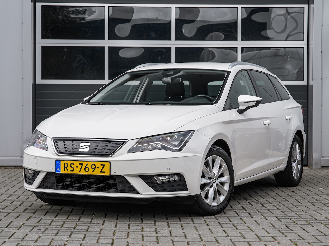 SEAT Leon ST - 1.0 EcoTSI Style Intense | Carplay | Full LED | Keyless | Leder/alcantara | PDC v+a | Clim - AutoWereld.nl