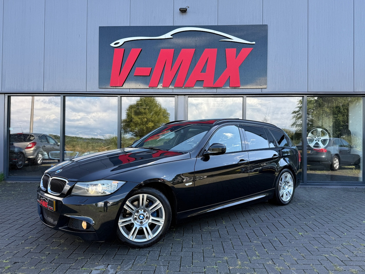 BMW 3-serie - 318i 2.0 LCI M-Sport Pano NaviProf Leer Stoelvw Trekhaak - AutoWereld.nl