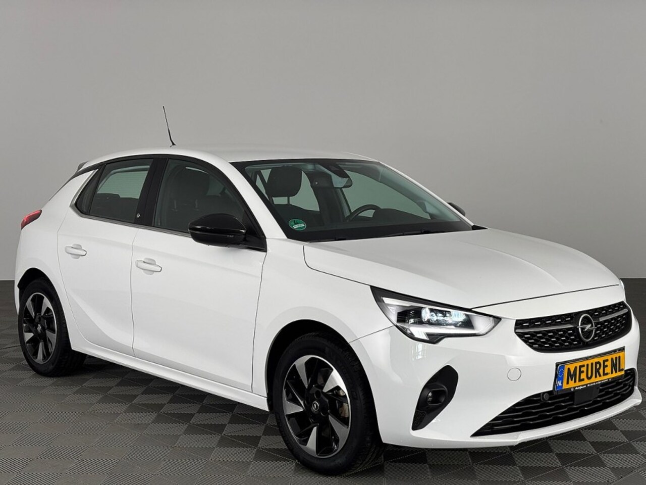 Opel Corsa-e - Elegance 50 kWh *SOH 95%* 3 Fase | Full LED | Half LEDER | VELGEN - AutoWereld.nl