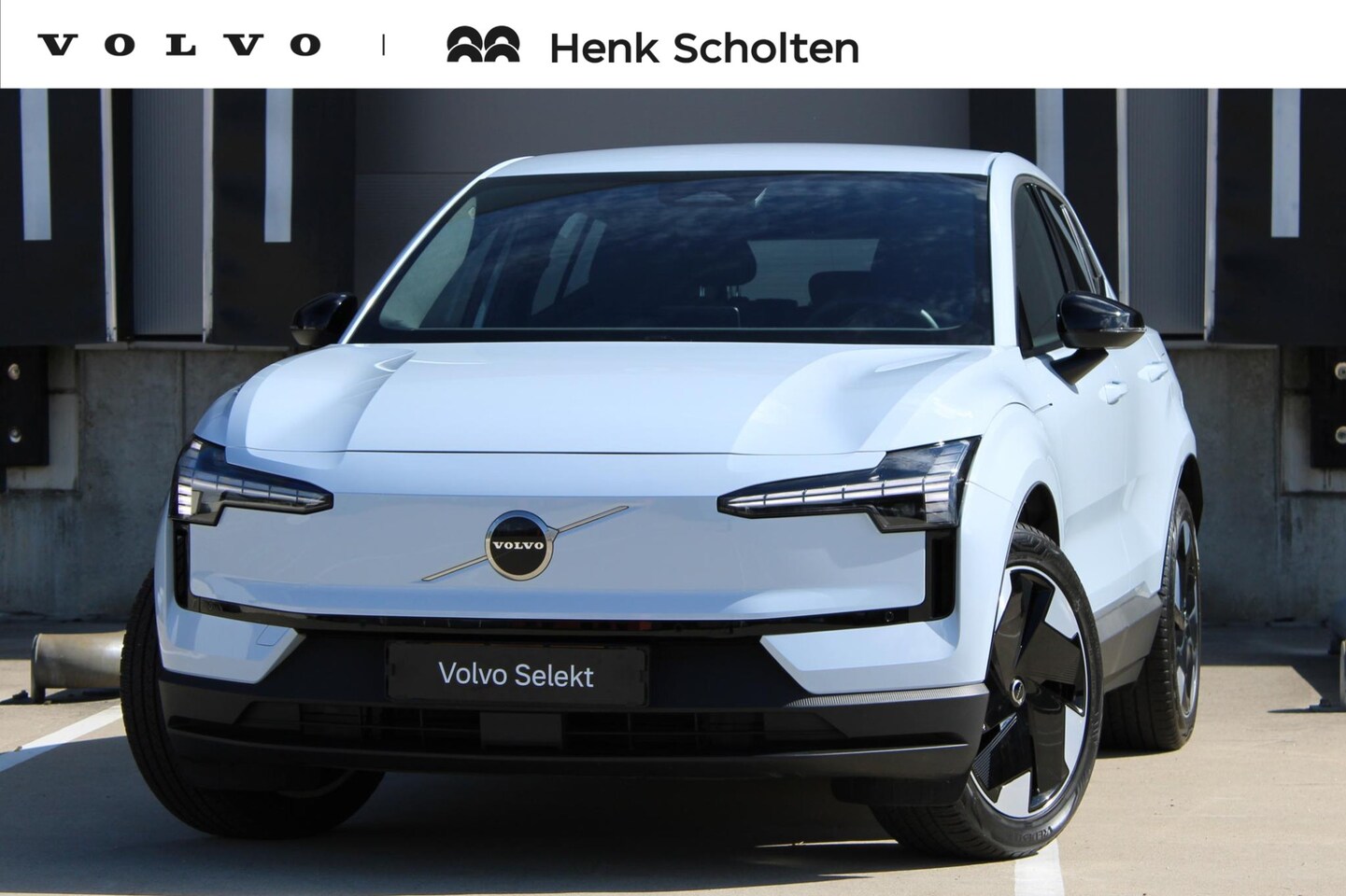 Volvo EX30 - Single Motor Extended Range Plus | Verwarmbare voorstoelen en stuurwiel | Premium Audio by - AutoWereld.nl