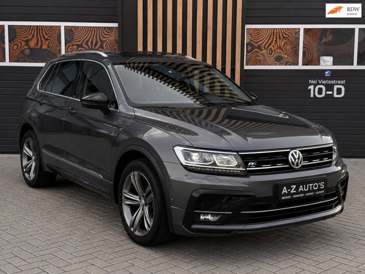 Volkswagen Tiguan - R-Line 1.5 / PANO / DSG / IQ DRIVE / VOL! - AutoWereld.nl
