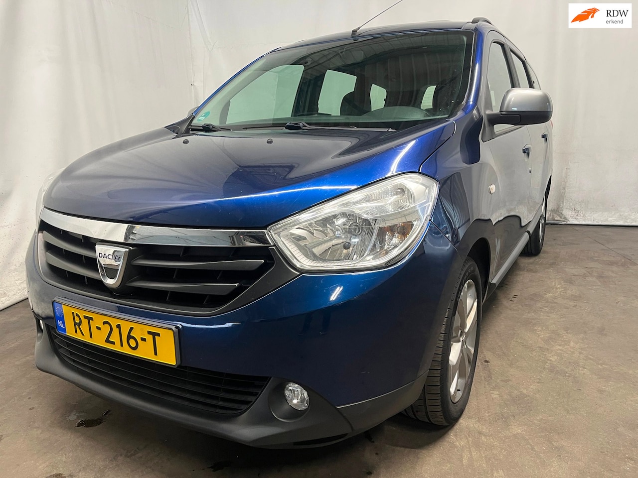Dacia Lodgy - 1.2 TCe Lauréate 7p. - Achter Schade - AutoWereld.nl