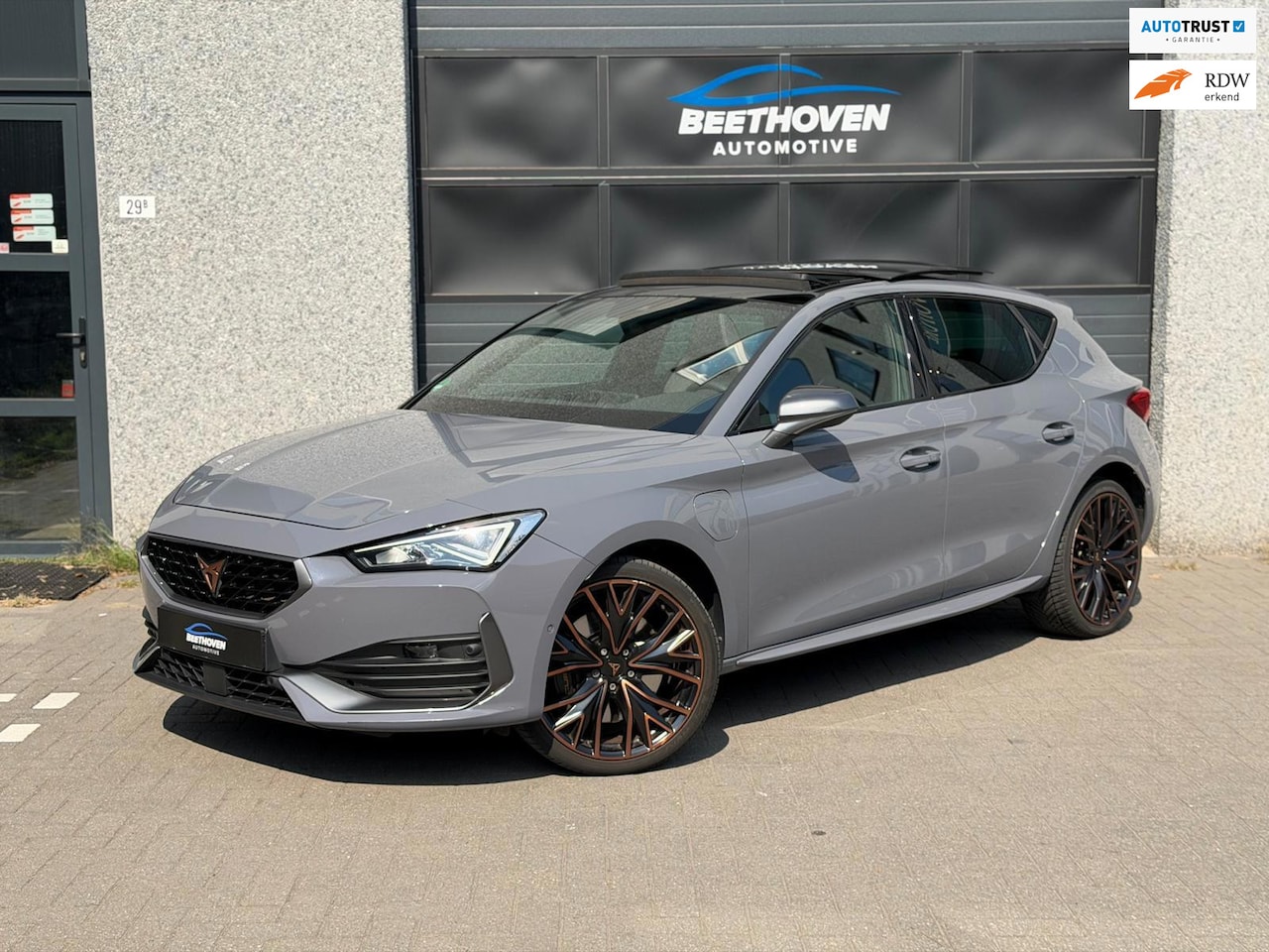 CUPRA Leon - 1.4 e-Hybrid VZ Copper Edition Pano Keyless - AutoWereld.nl