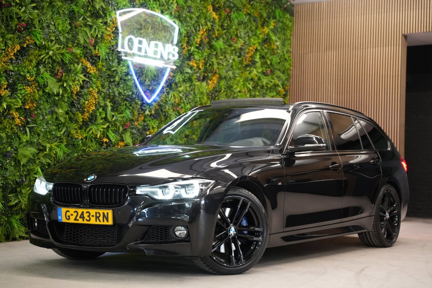 BMW 3-serie Touring - 318i M Sport / Pano / Harman Kardon / Camera / HUD - AutoWereld.nl