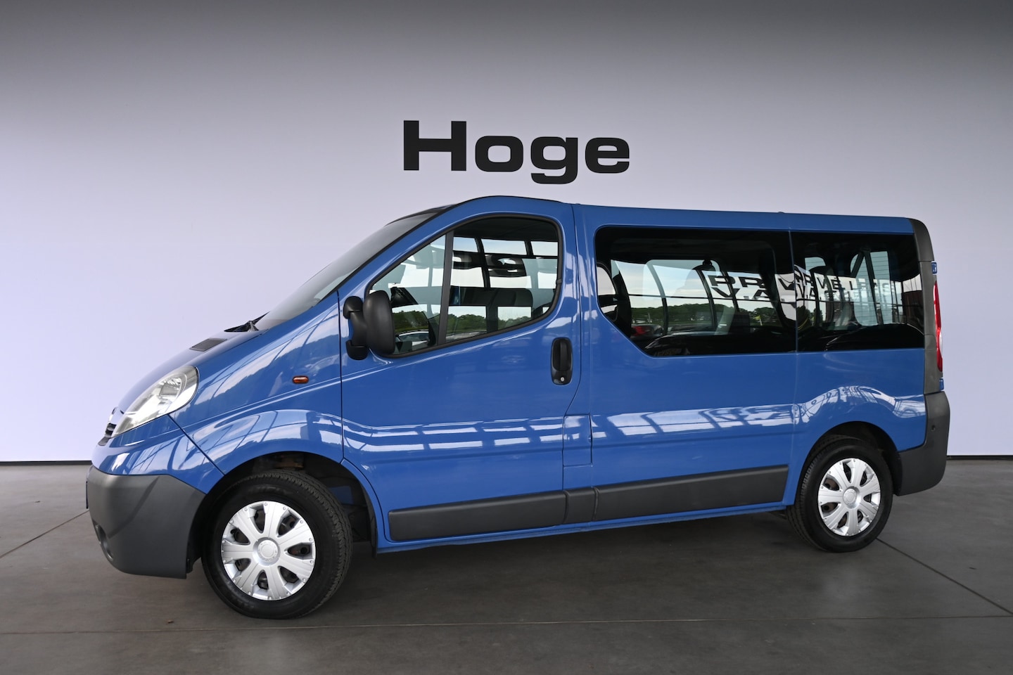 Opel Vivaro Combi - 2.5 CDTI L1H1 Automaat 9 Persoons Airco Trekhaak Rijklaarprijs! Inruil Mogelijk! - AutoWereld.nl