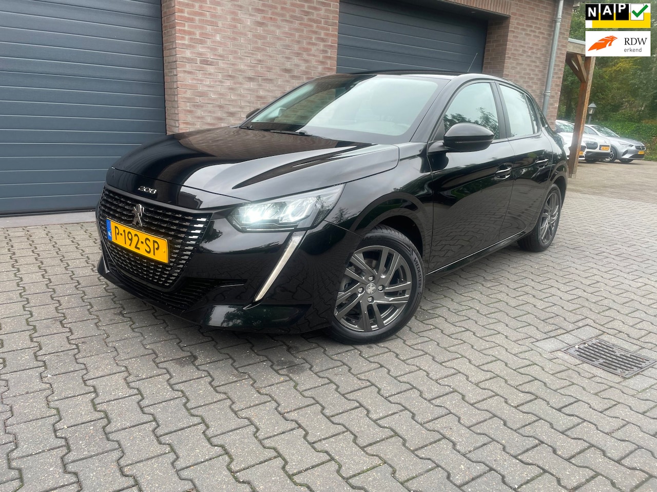 Peugeot 208 - 1.2 PureTech Active Pack NAVI CARPLAY 2022 - AutoWereld.nl