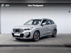 BMW iX1 - eDrive20 M-Sport Pro 19 Inch / Electrische Zwenkhaak / Binnen & Buitenspiegel Automatisch