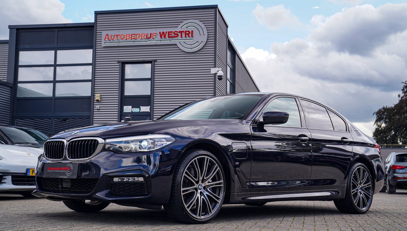 BMW 5-serie - 530e iPerformance High Executive | Harman/Kardon | 360 Camera | Memory | Adaptief Cruise | - AutoWereld.nl
