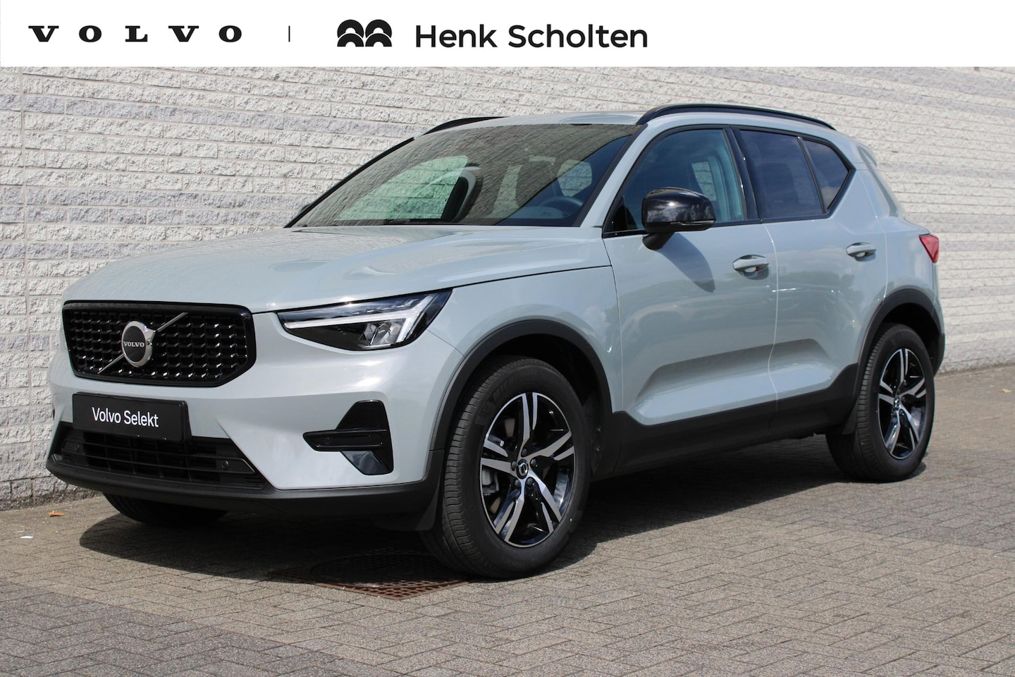 Volvo XC40 - B4 Plus Dark | Panoramadak | Trekhaak | Verwarmbare voorstoelen en stuurwiel | Premium au - AutoWereld.nl