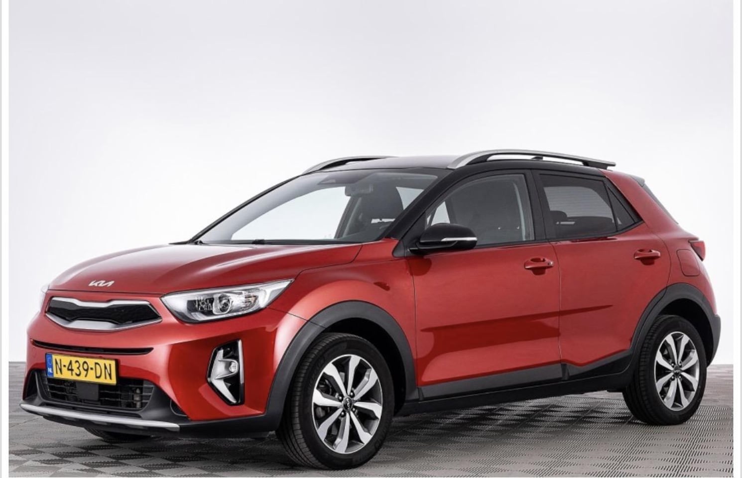 Kia Stonic - 1.0 101PK 2-TONE HYBRID DYNAMICLINE APPCARPLAY/ NAVI/P-CAM/CLIMA/2XKEYELSS/PDC/LED/P-GLAS/ - AutoWereld.nl