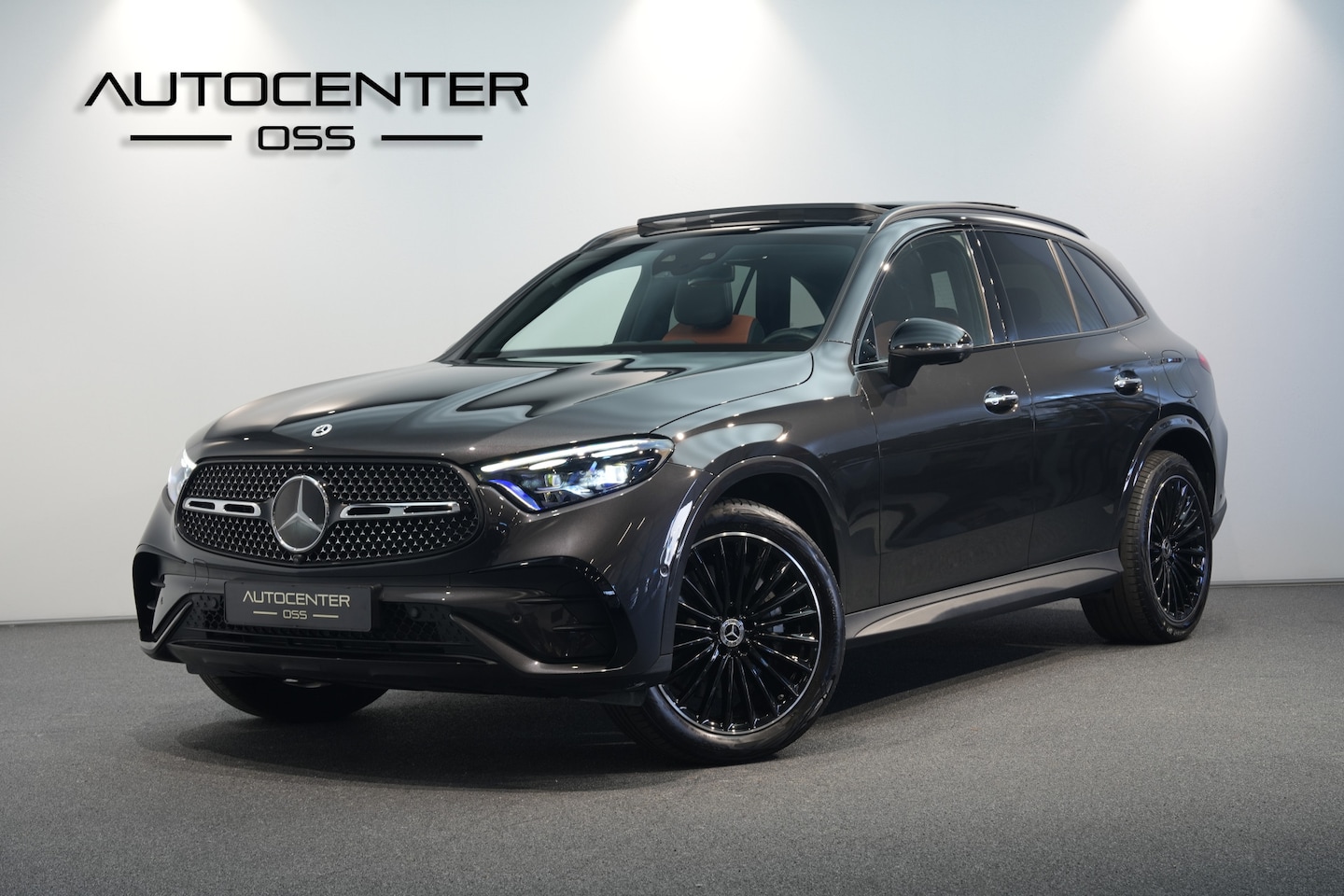 Mercedes-Benz GLC-klasse - 300e 4MATIC AMG Premium+ ✅ LUCHTVERING ✅ ACHTERAS BESTURING ✅ TREKHAAK ✅ PANO ✅ HEAD-UP - AutoWereld.nl
