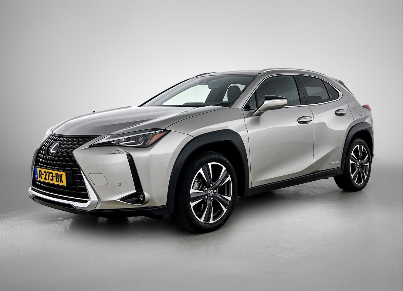 Lexus UX - 250h Preference Line | Parkeersensoren | Apple CarPlay / Android Auto | 18" LM Velgen | - AutoWereld.nl