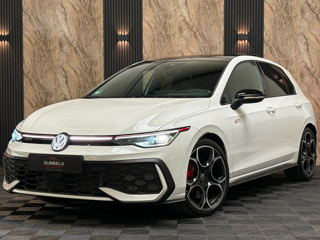 Volkswagen Golf - 2.0 TSI GTI 8.5 Pano | HUD | 360Cam | H&K | Full - AutoWereld.nl