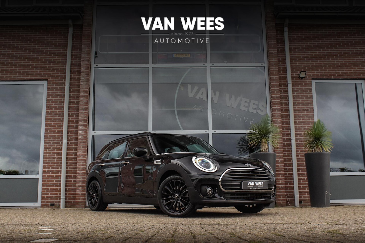 MINI Clubman - 1.5 Cooper Business Edition | 1e eigenaar | NL auto | DAB | Cruise control | Sportstoelen - AutoWereld.nl