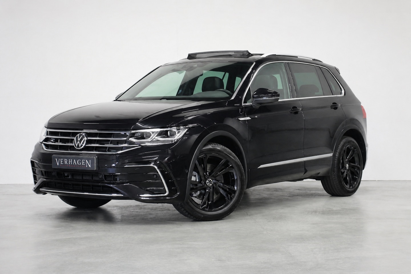Volkswagen Tiguan - 2.0 TSI R-line Leer Pano Trekhaak 4motion - AutoWereld.nl