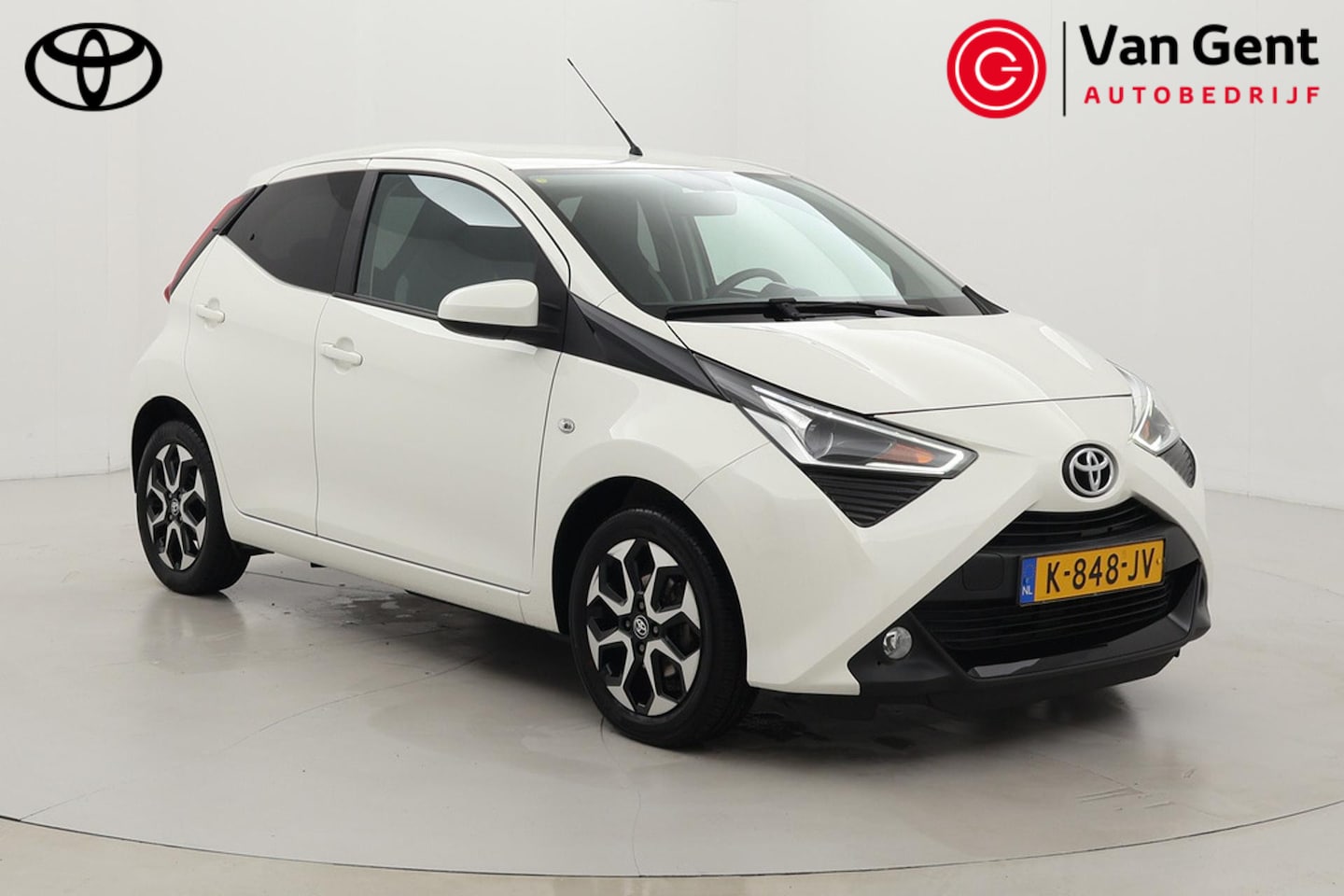 Toyota Aygo - 1.0 VVT-i x-joy | Apple Carplay / Android Auto | Clima | Camera | 15 inch | Bluetooth | DA - AutoWereld.nl
