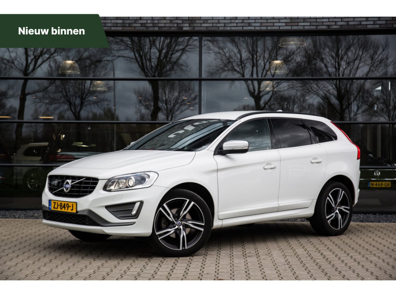 Volvo XC60 - 2.0 D4 FWD R-Design I 20" LMV I Adapt.Cruise I Standkachel I Bi-Xenon I Polestar I Blis - AutoWereld.nl