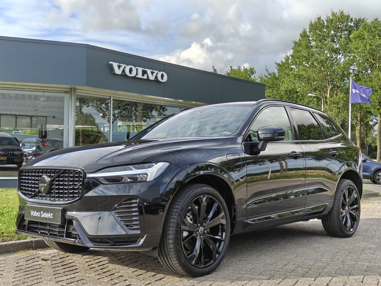 Volvo XC60 - T6 AWD 350PK Plug-in hybrid Plus Black Edition | BLIS | H&K | 360 Camera | Pano | Luchtver - AutoWereld.nl