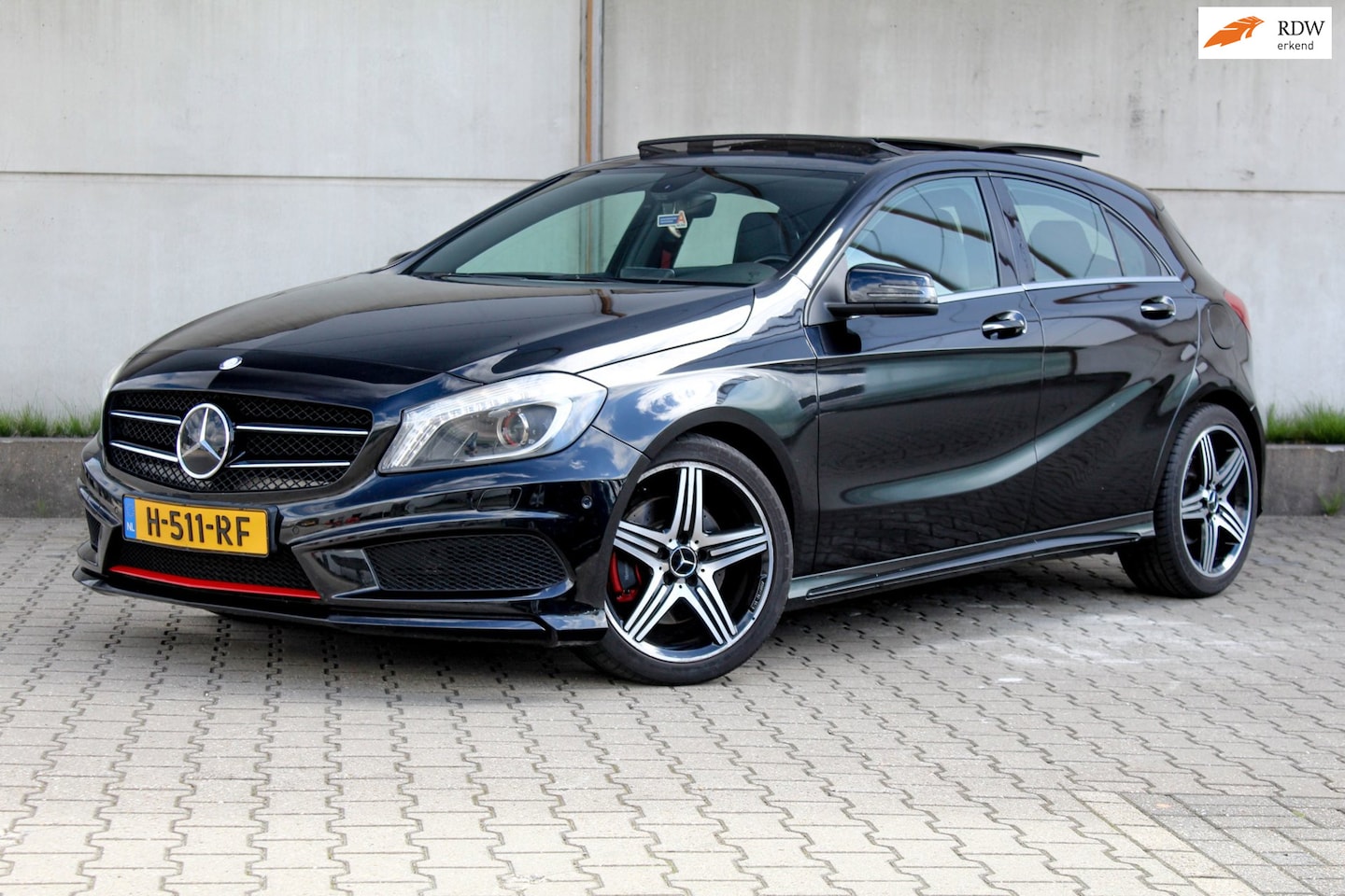 Mercedes-Benz A-klasse - 250 AMG 211PK PANO Automaat Leder Stoelverwarming - AutoWereld.nl