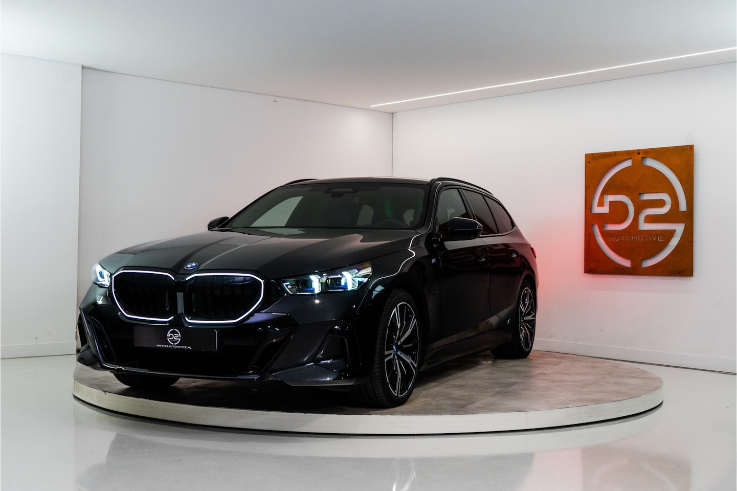 BMW 5-serie Touring - 530e High Executive M Sport 300PK | Pano | H/K | Sfeer | Driving Ass. Pro | Fabrieksgarant - AutoWereld.nl