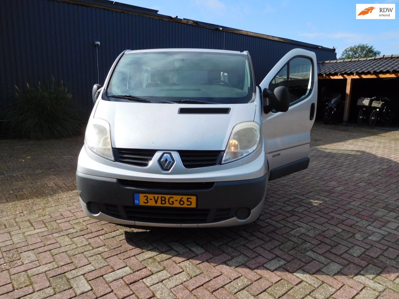 Renault Trafic - 2.0 dCi T29 L2H1voor invalide vervoer - AutoWereld.nl