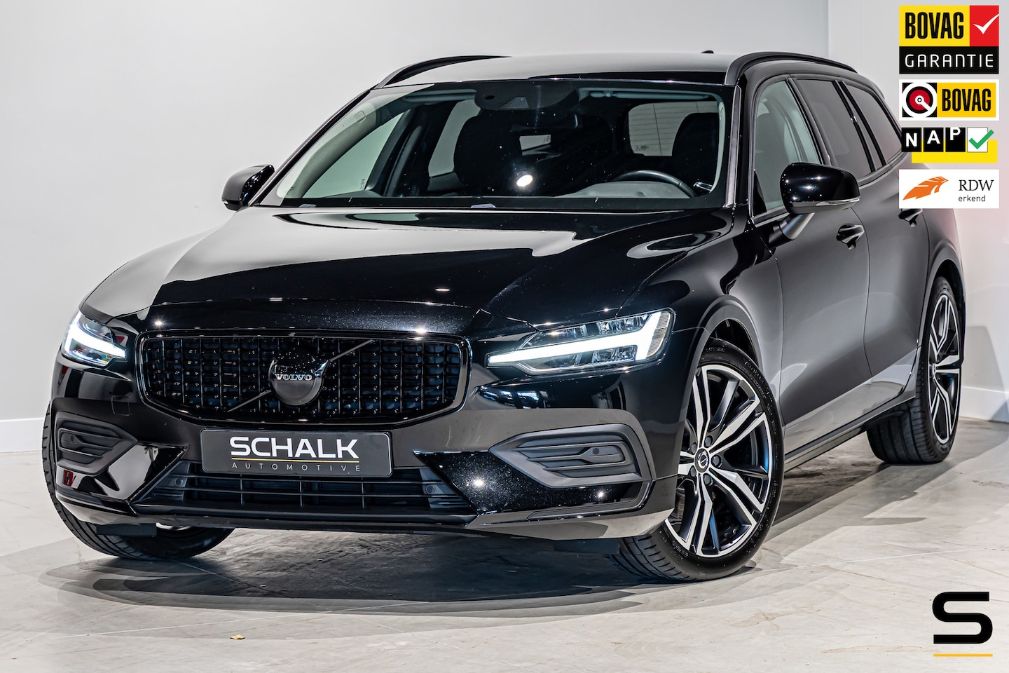 Volvo V60 - 2.0 B3 Momentum Advantage|NAP|Trekhaak|Cam|E-stoel - AutoWereld.nl