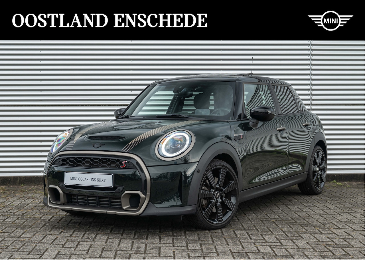MINI Cooper S - Hatchback Automaat / Panoramadak / Sportstoelen / Achteruitrijcamera / Comfort Access / Ad - AutoWereld.nl