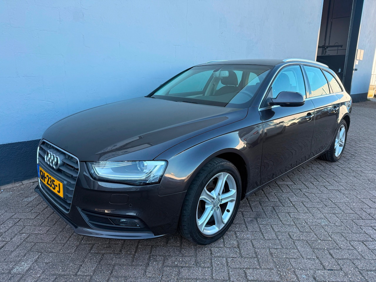 Audi A4 Avant - 1.8 TFSI Advance - Navigatie - Trekhaak - AutoWereld.nl